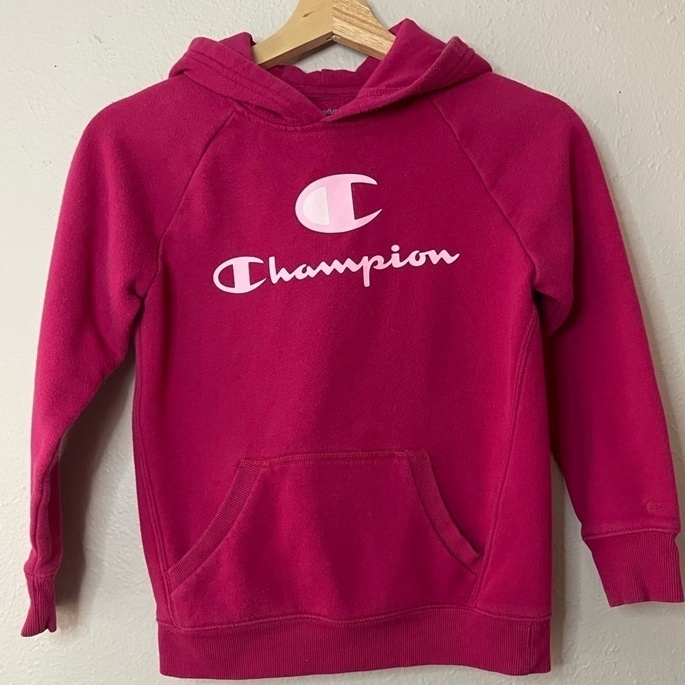 Champion pink hoodie. Girls medium, fusia pink, light pink logo.EUC, lightweight